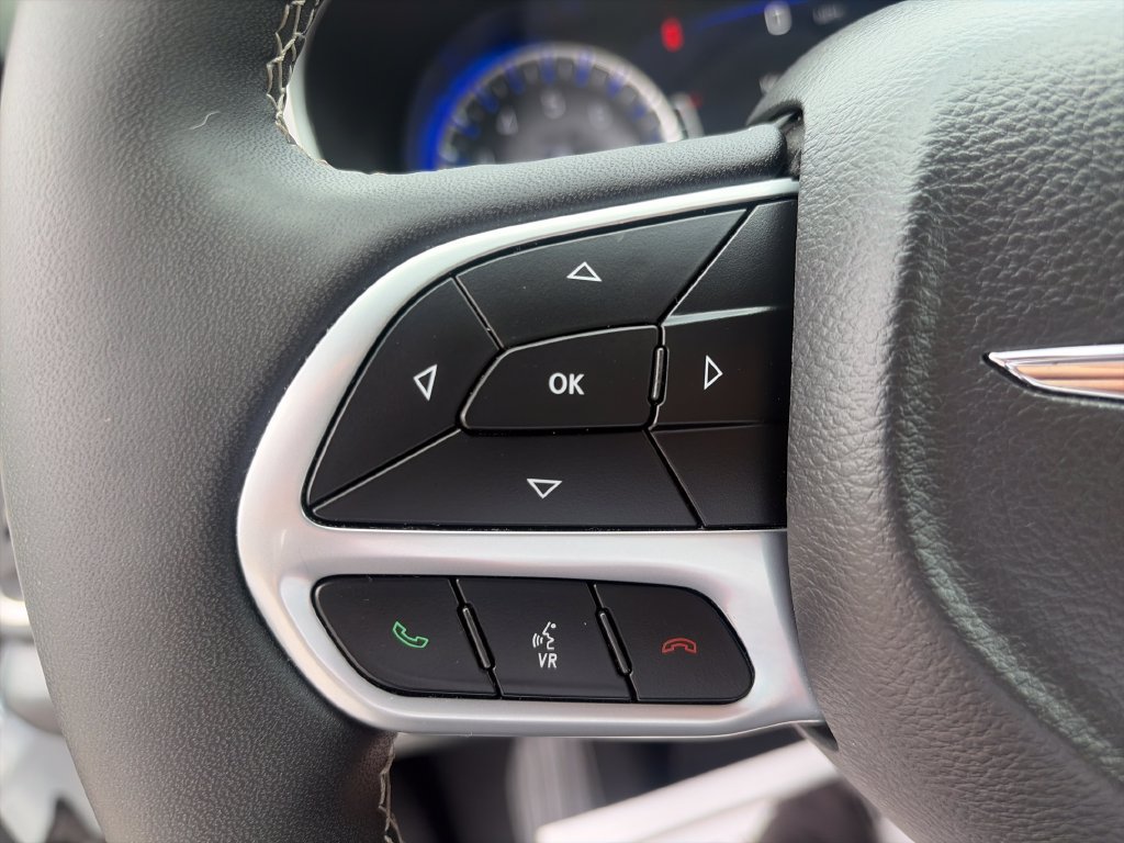 Used 2026 Chrysler Pacifica Select FWD image 32