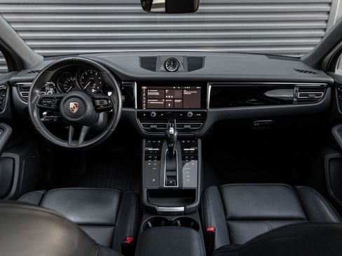 Certified 2025 Porsche Macan AWD/4WD image 15