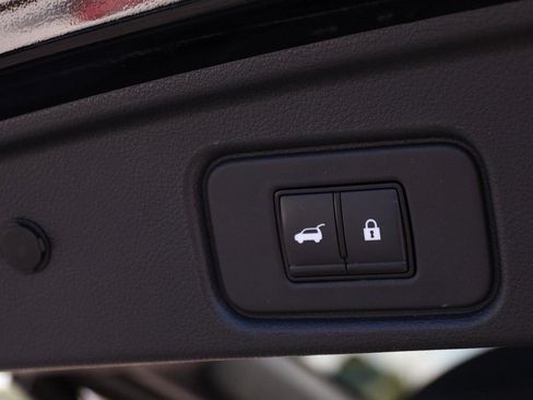 Used 2023 Nissan Pathfinder Platinum AWD/4WD image 8