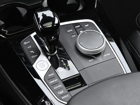 Certified 2025 BMW X4 xDrive30i image 18