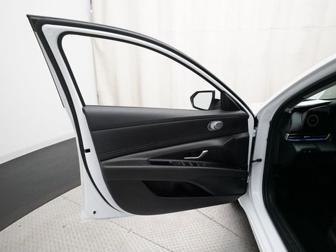 Used 2024 Hyundai Elantra Limited FWD image 27