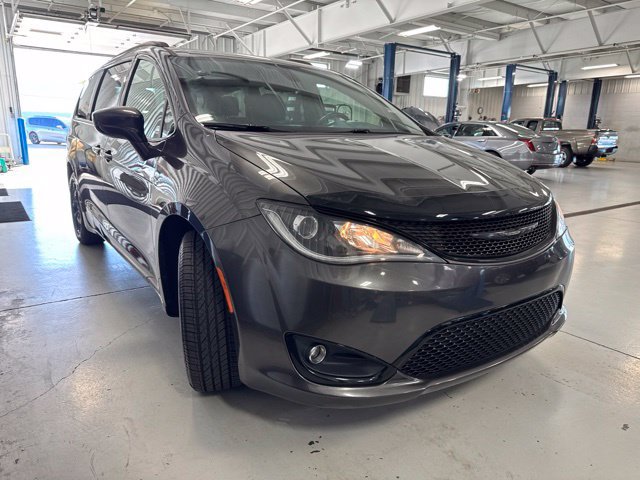 Used 2018 Chrysler Pacifica Touring Plus w/ S Appearance Package FWD image 28
