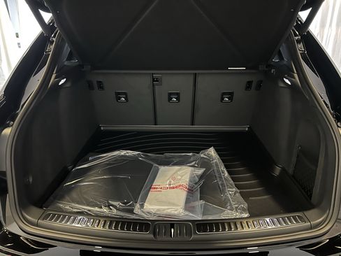 Used 2025 Porsche Macan image 28