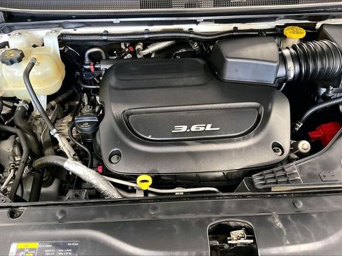 Used 2018 Chrysler Pacifica Touring-L FWD image 35