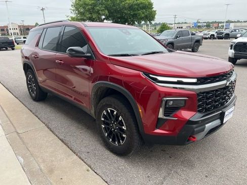 Used 2025 Chevrolet Traverse Z71 w/ Enhanced Driving Package AWD/4WD image 5