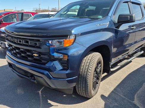 Used 2023 Chevrolet Silverado 1500 Custom image 2
