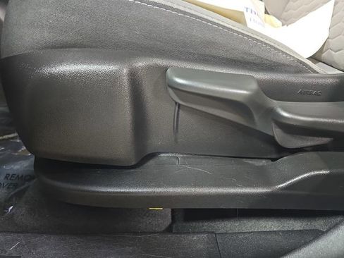 Used 2018 Chevrolet Equinox LS image 27