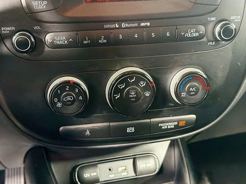 Used 2015 Kia Soul + FWD image 16