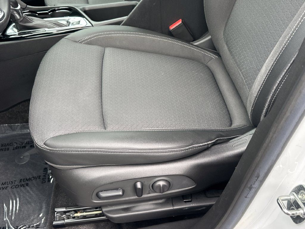 Used 2023 Buick Encore GX Preferred w/ Cold Weather Comfort Package FWD image 11