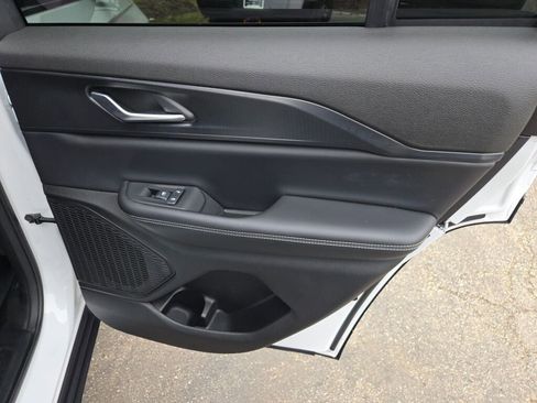 Used 2023 Jeep Grand Cherokee Altitude image 8