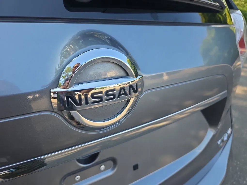 Used 2015 Nissan Rogue SV w/ SV Premium Package AWD/4WD image 10