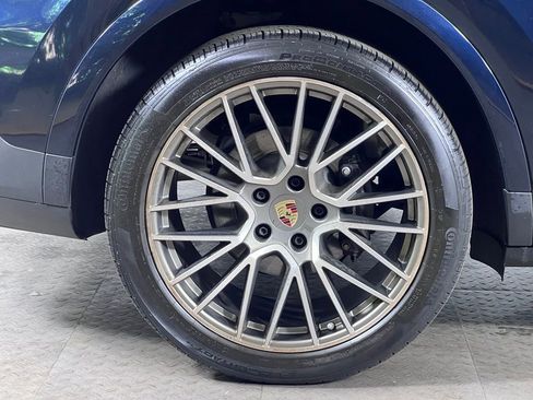 Certified 2023 Porsche Cayenne Platinum Edition AWD/4WD image 14