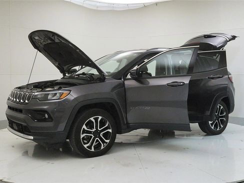 Used 2022 Jeep Compass Limited image 11