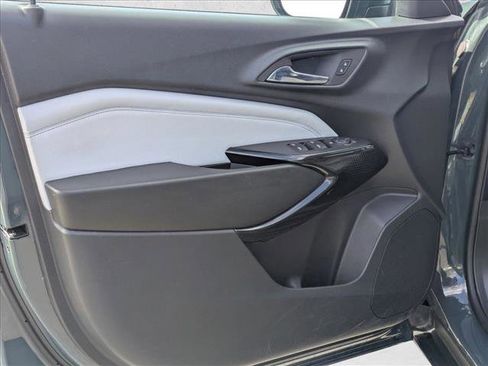 Used 2025 Chevrolet Trax LT FWD image 10