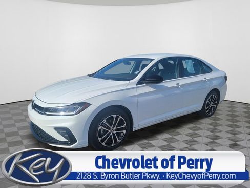 Used 2025 Volkswagen Jetta Sport FWD image 1