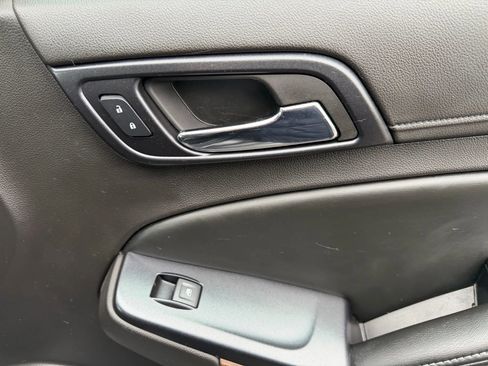 Used 2015 Chevrolet Suburban LT w/ Luxury Package image 30