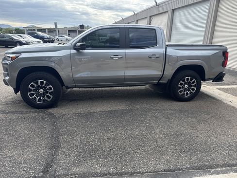 Used 2024 Chevrolet Colorado Z71 w/ Z71 Convenience Package 2 AWD/4WD image 12