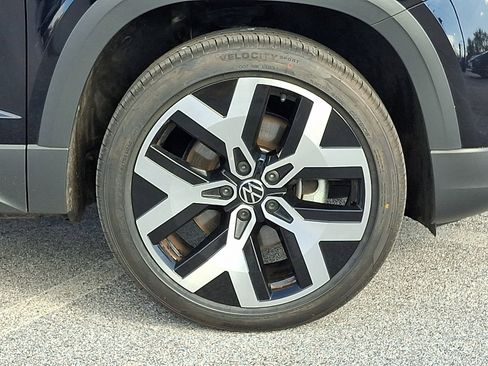 Used 2022 Volkswagen Taos SEL image 9