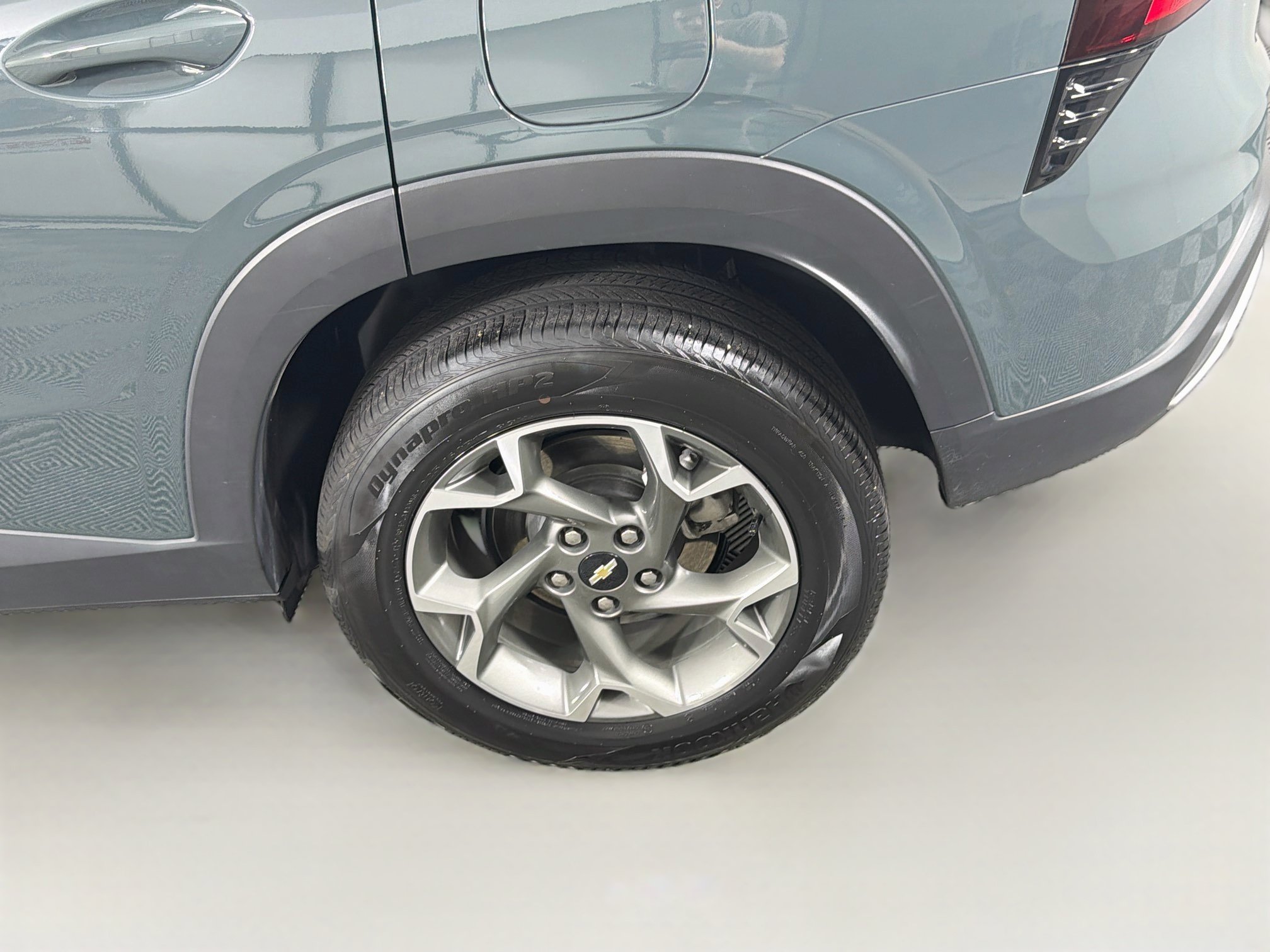 Used 2025 Chevrolet Trax LT FWD image 11