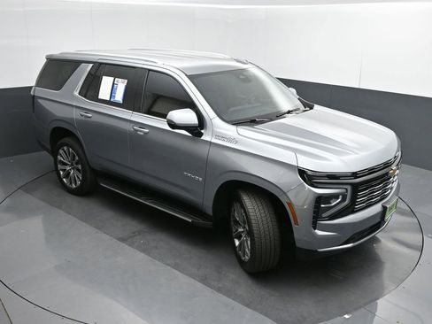 Used 2025 Chevrolet Tahoe High Country AWD/4WD image 47