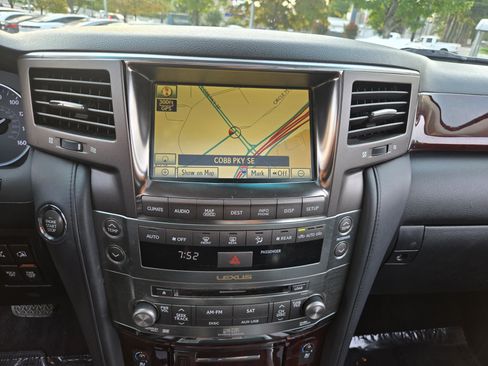 Used 2011 Lexus LX 570 4WD w/ Luxury Pkg image 21