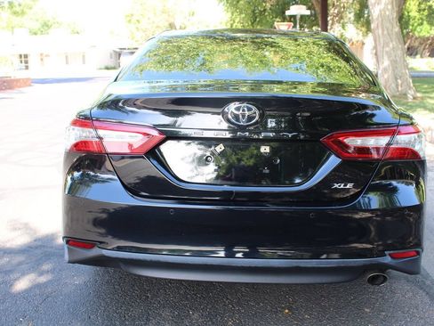 Used 2018 Toyota Camry XLE FWD image 5