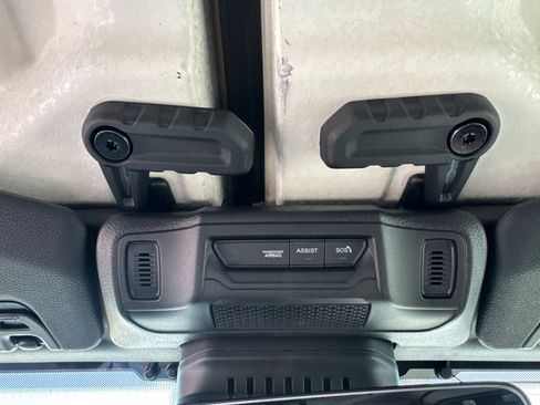 New 2025 Jeep Gladiator Rubicon w/ Convenience Group image 10