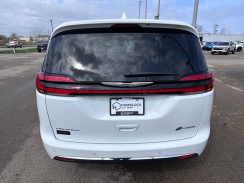Used 2022 Chrysler Pacifica Limited FWD image 5