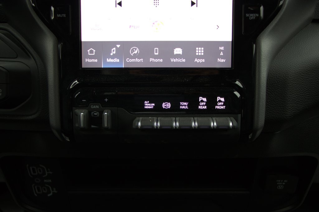 Used 2025 RAM 2500 Laramie w/ Safety Group AWD/4WD image 19