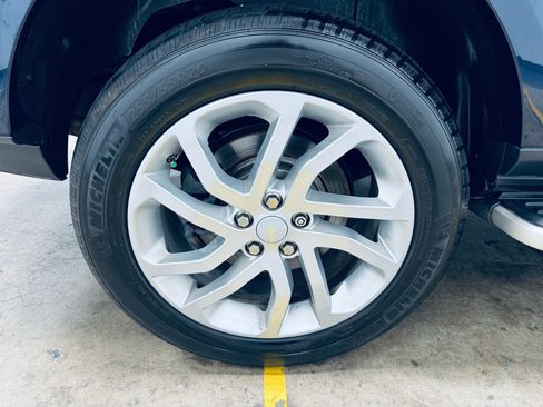 Used 2016 Land Rover LR4 HSE image 11