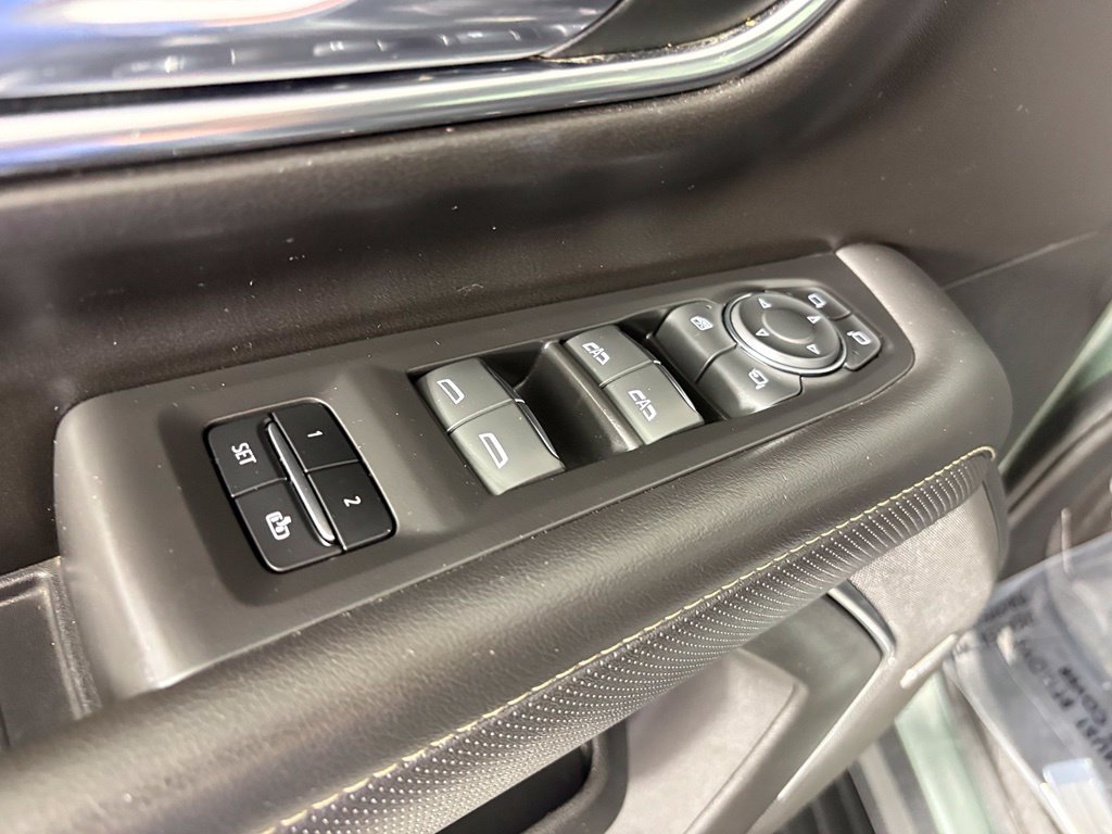 Used 2023 Chevrolet Suburban Premier AWD/4WD image 15