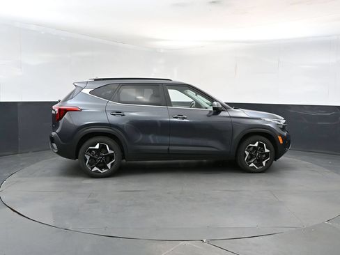Used 2024 Kia Seltos EX AWD/4WD image 6