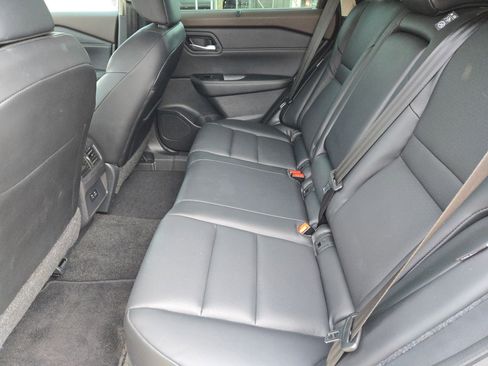 Used 2023 Nissan Rogue SV w/ SV Premium B Package image 13