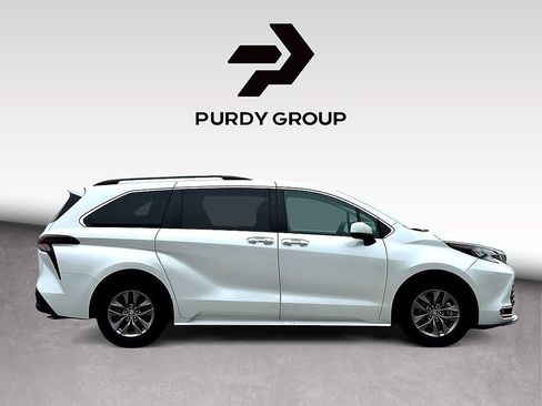 Used 2024 Toyota Sienna XLE FWD image 6