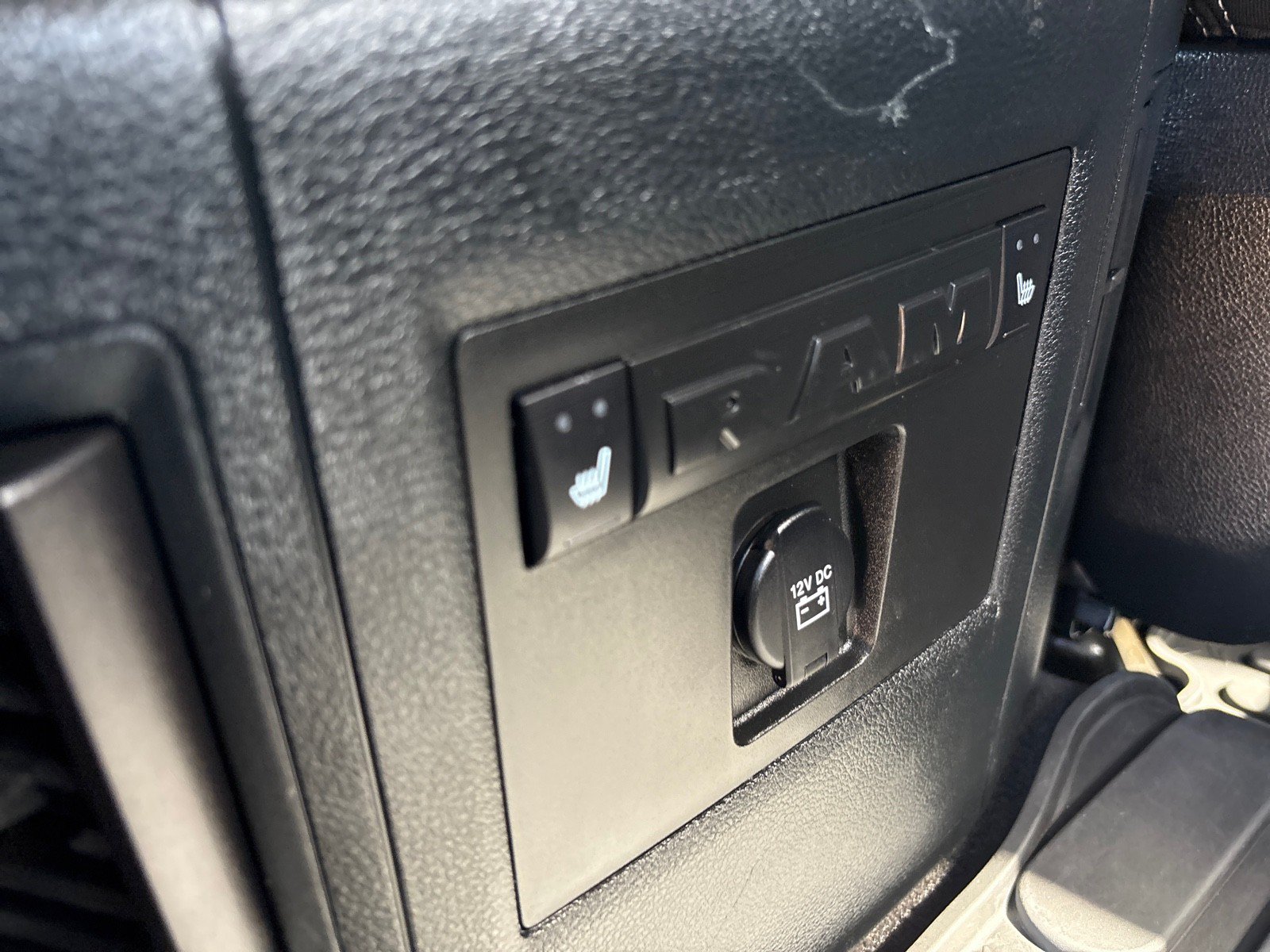 Used 2017 RAM 1500 Laramie w/ Convenience Group AWD/4WD image 5