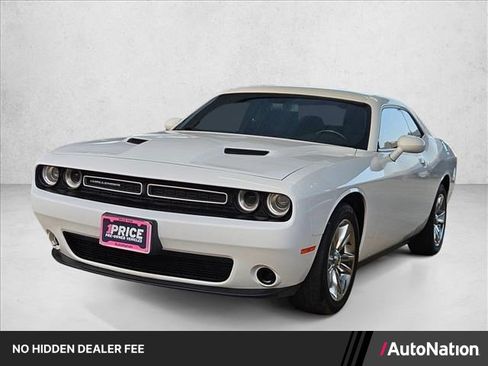 Used 2019 Dodge Challenger SXT RWD image 1