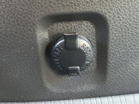 Used 2025 Toyota Sienna XLE w/ XLE Plus Package image 30