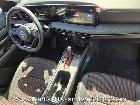 Used 2025 Nissan Kicks SR AWD/4WD image 16