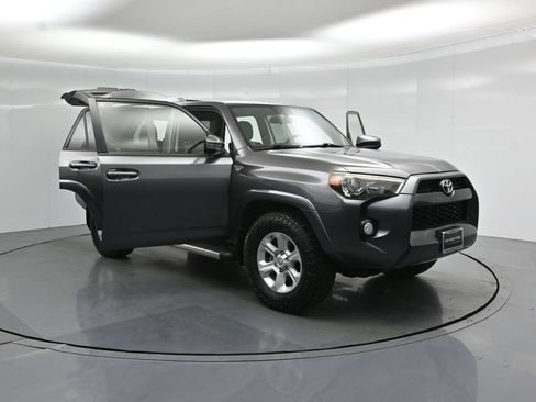 Used 2014 Toyota 4Runner SR5 RWD image 28