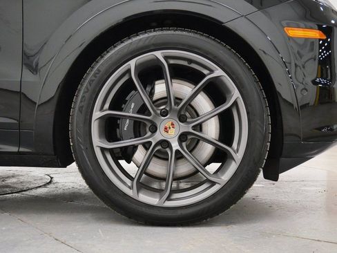 Used 2025 Porsche Cayenne GTS image 39