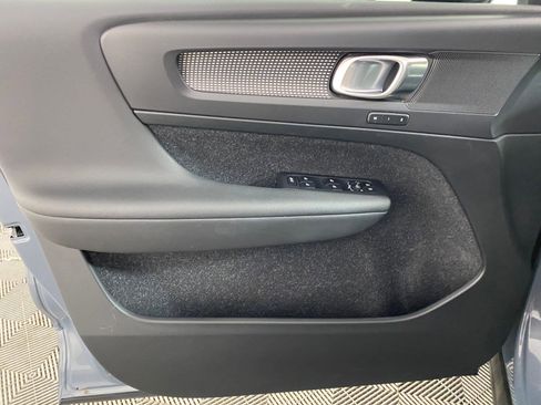 Used 2020 Volvo XC40 T5 R-Design image 22