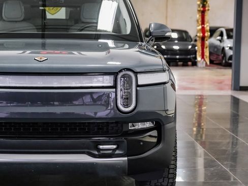 Used 2023 Rivian R1S Adventure image 49