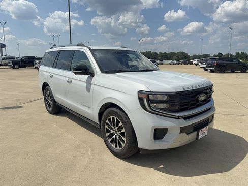 Used 2025 Ford Expedition Platinum AWD/4WD image 2