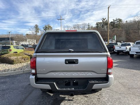 Used 2020 Toyota Tacoma SR image 7
