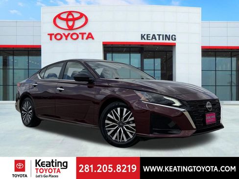 Used 2025 Nissan Altima 2.5 SV image 1