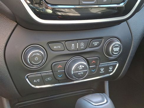 Certified 2022 Jeep Cherokee Limited AWD/4WD image 17