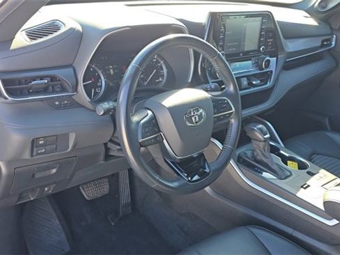Used 2021 Toyota Highlander XSE image 12