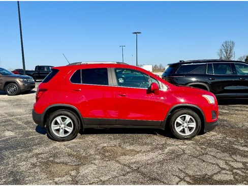 Used 2015 Chevrolet Trax LT w/ LT Sun and Sound Package image 5