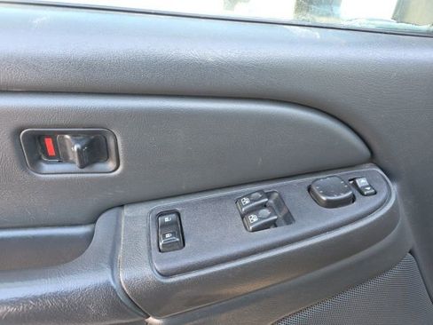 Used 2005 Chevrolet Silverado 2500 LS w/ Skid Plate Package image 9