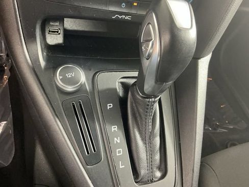 Used 2015 Ford Focus SE FWD image 30